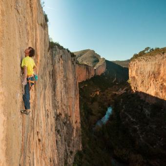 first ascent onsight of Siempre se Puede Hacer Menos 8c at Chulilla in Spain PlanetMountain